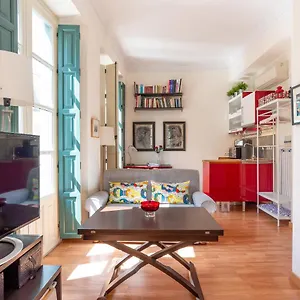 https://bright-cozy-apartment-with-5-balconies-in-old-town.es-andalucia.com